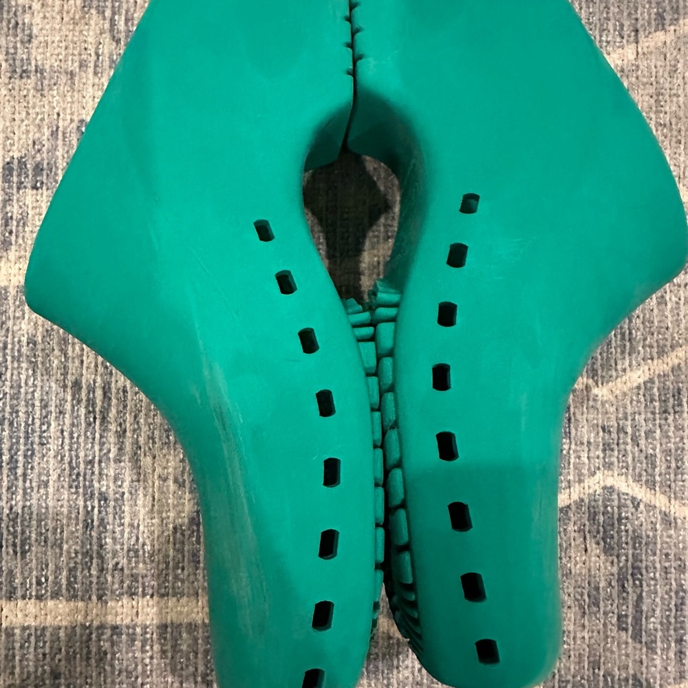 Vibrant Green Minimalist Clogs - Picture 7 of 14